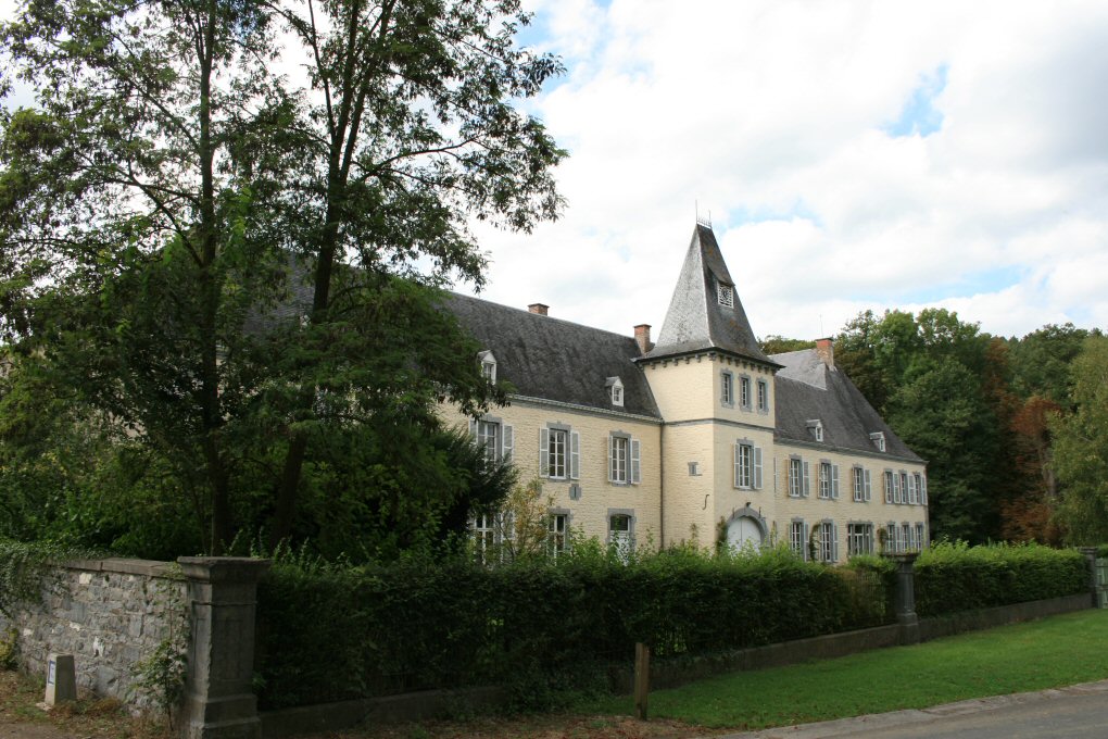 chateau-de-resteigne-tellin-propos-en-location-int-grale